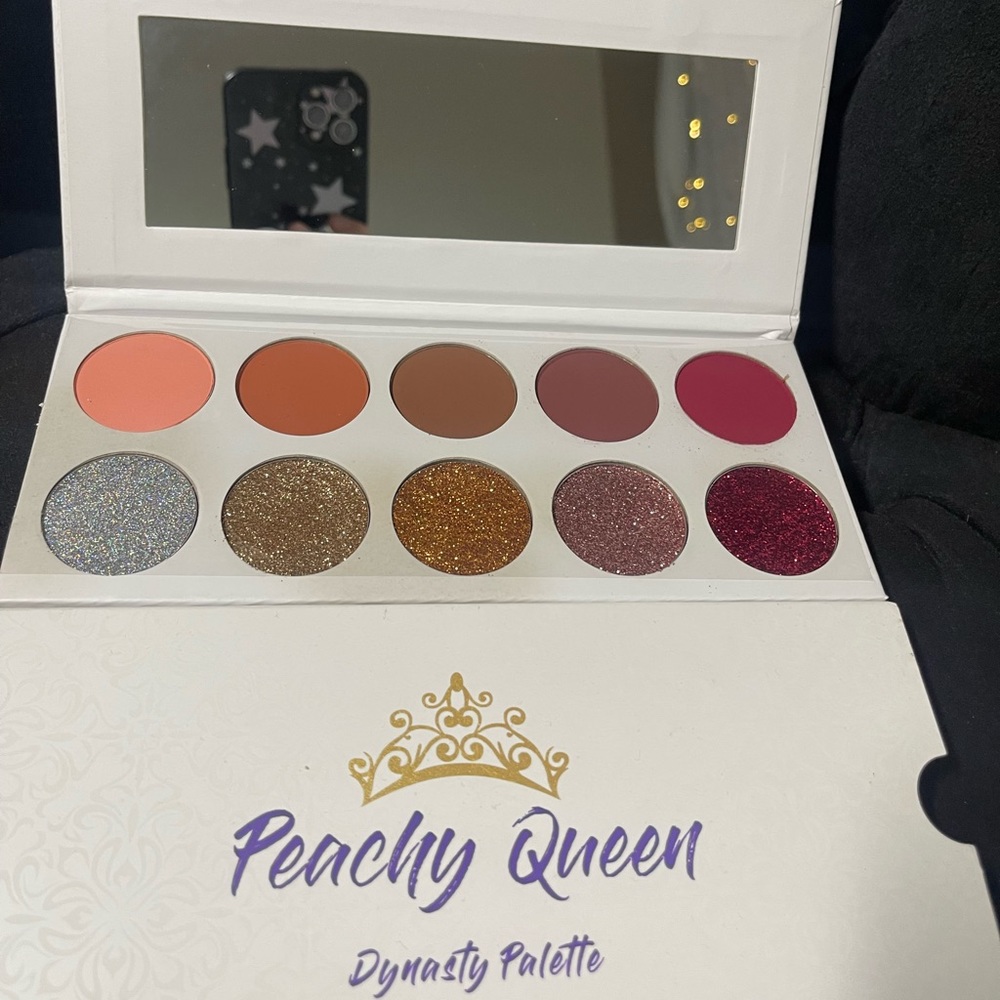 Peachy Queen makeup EYESHADOW PALETTE - Picture 3 of 8